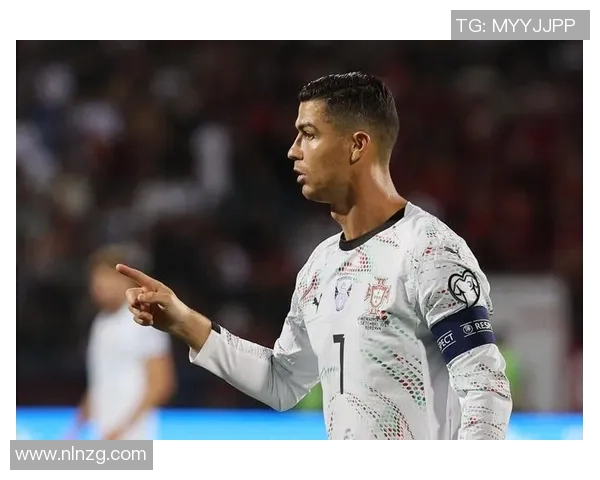 葡萄牙足球巨星C罗展现卓越球技成就与辉煌生涯回顾 葡萄牙足球巨星C罗展现卓越球技成就与辉煌生涯回顾